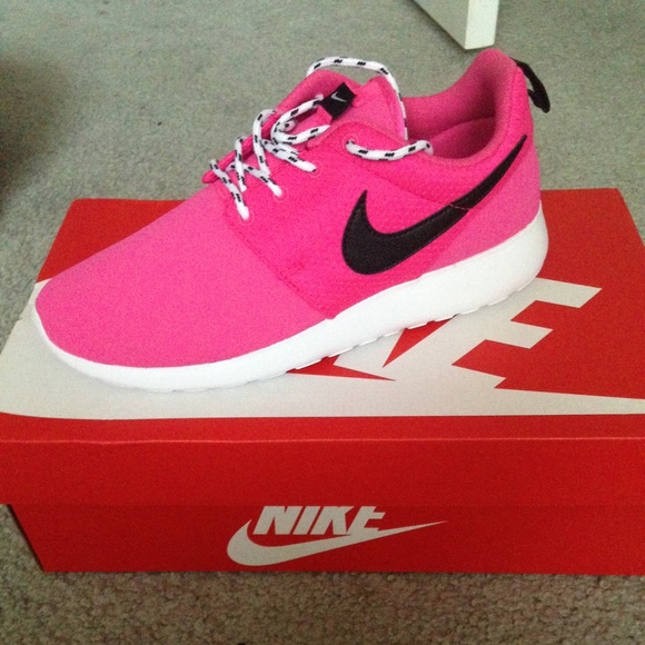 pink nike shoes